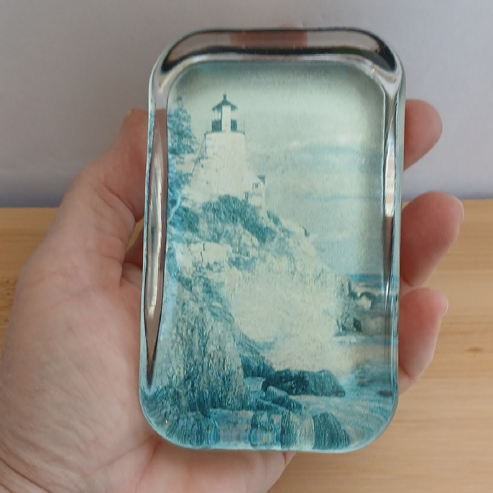 Vintage glass Enesco paperweight foil lighthouse crashing waves - Picture 5 of 7